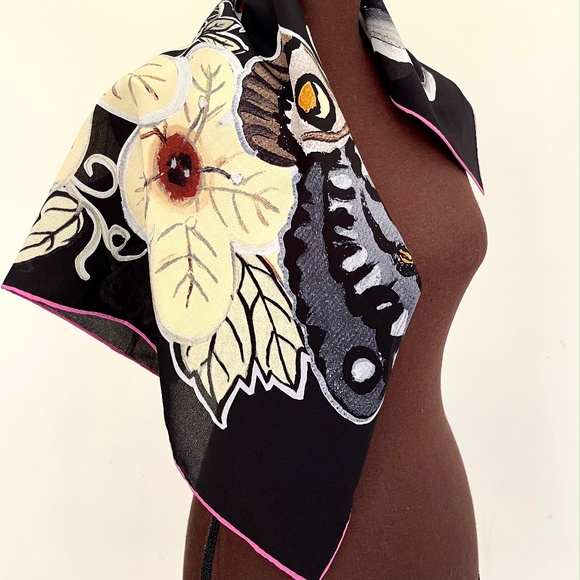 New Gucci Logo Kris Knight Butterfly Flora Black Silk Scarf with Gucci Gift Box - Picture 4 of 14